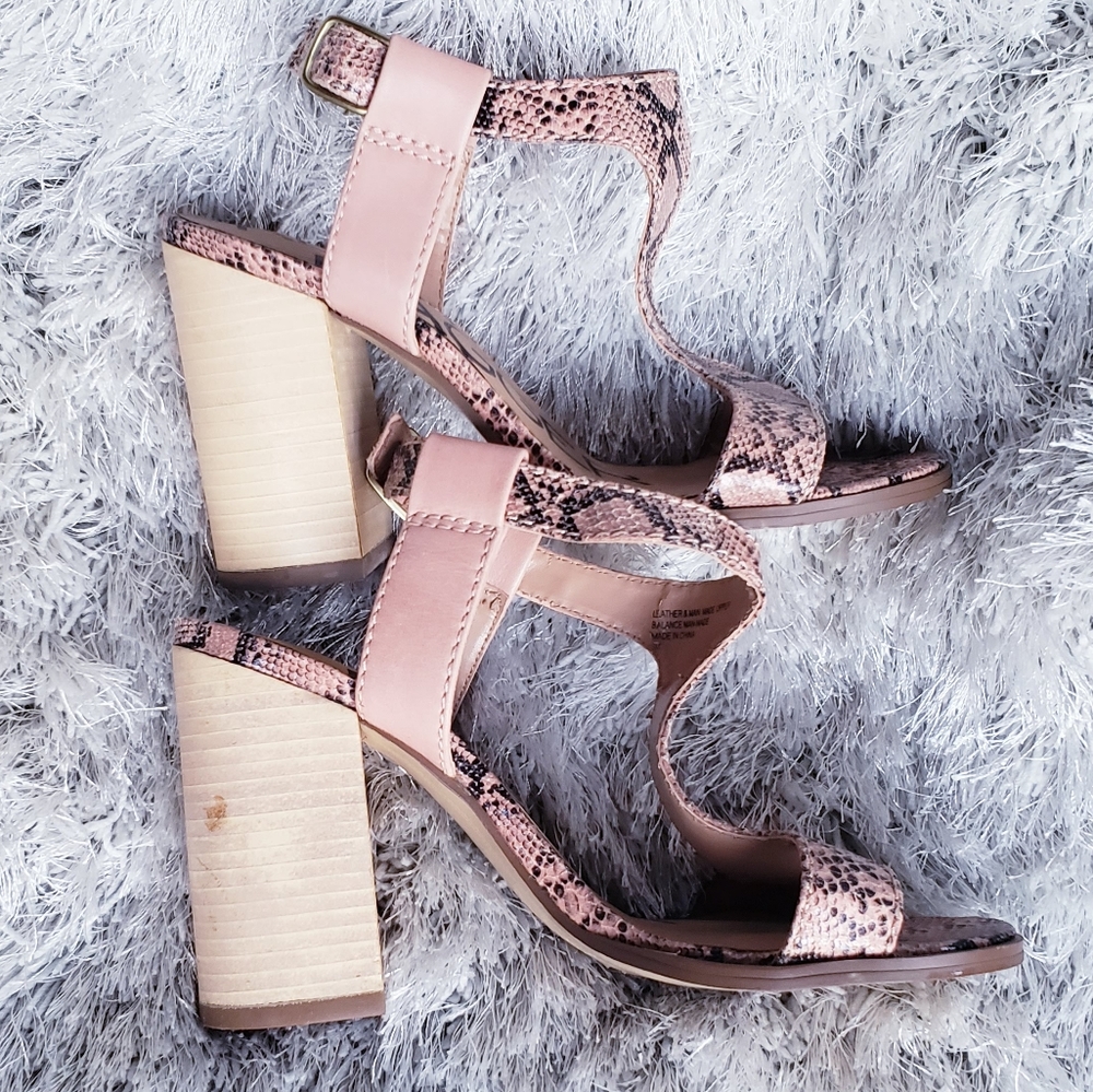 Kelsi Dagger Brooklyn Tan Snakeskin T-Strap Block Heel Sandals Sz 6 - Picture 4 of 7